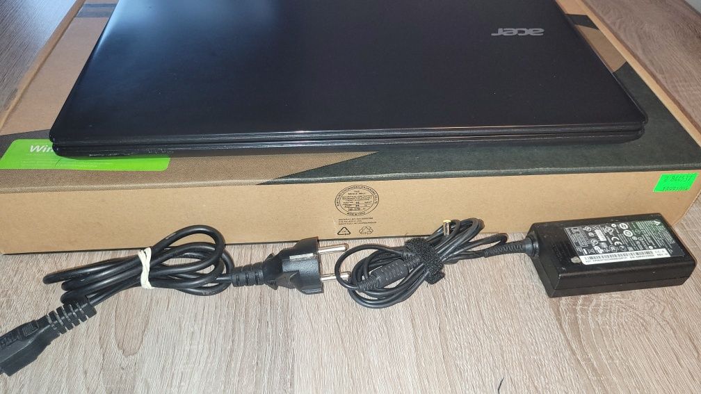 Laptop ACER Aspire E 15, dysk o pojemności 1 terabajt