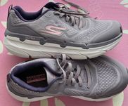 Skechers max cushioning premier 36