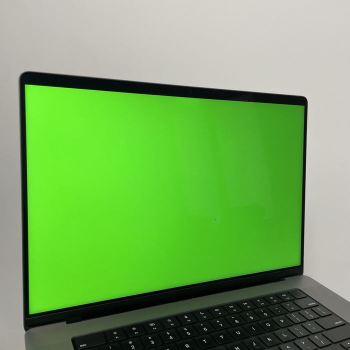 Екран на MacBook Pro 16 2021