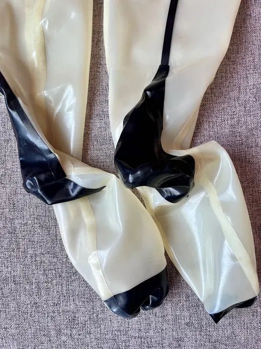 780/ Bielizna pończochy L  lateks latex 0.4 transparentne pełne stopy