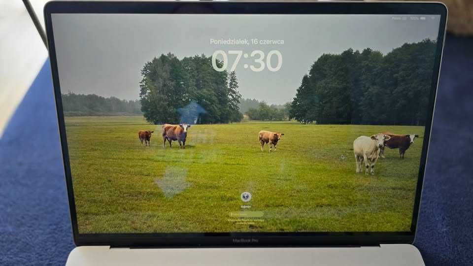 Mac Book PRO 2019 15,6 - stan bardzo dobry