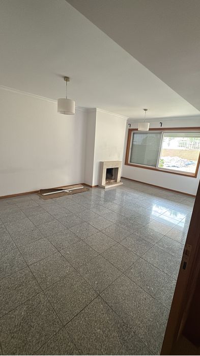 Arrenda-se T2 São Felix da Marinha