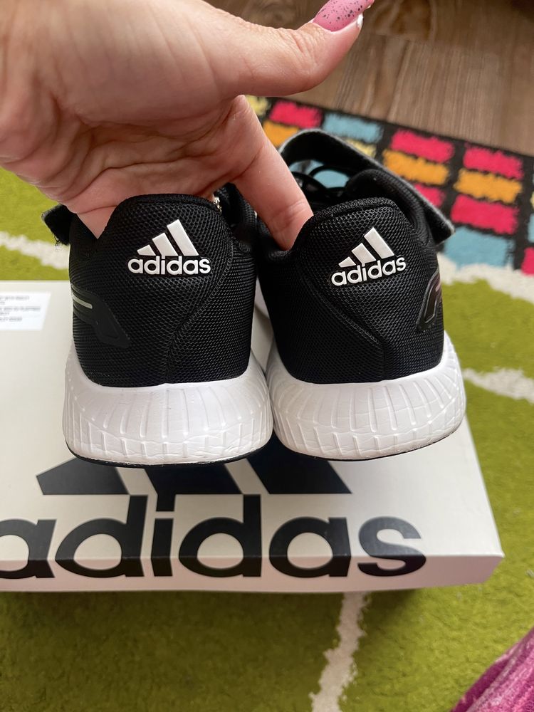 Кроссовки adidas оригинал 32р