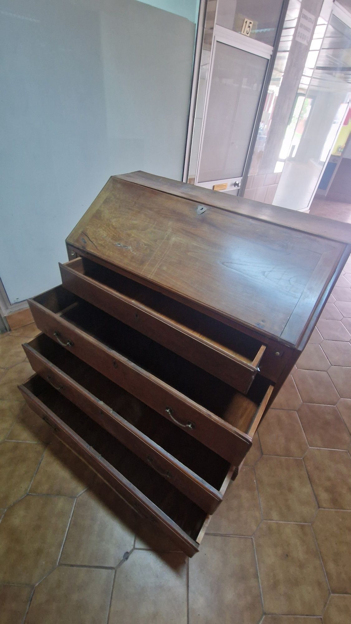 Cómoda centenária