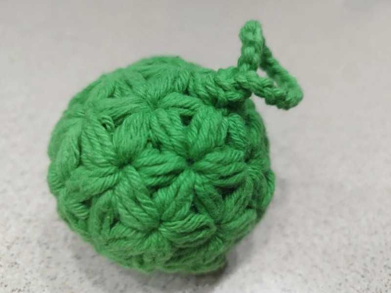 Zielona piłka Jasminball - zabawka dla psa lub kota