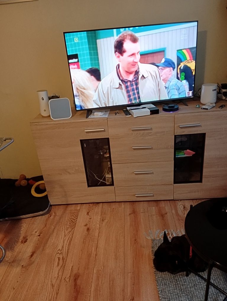 Komoda z oświetleniem LED