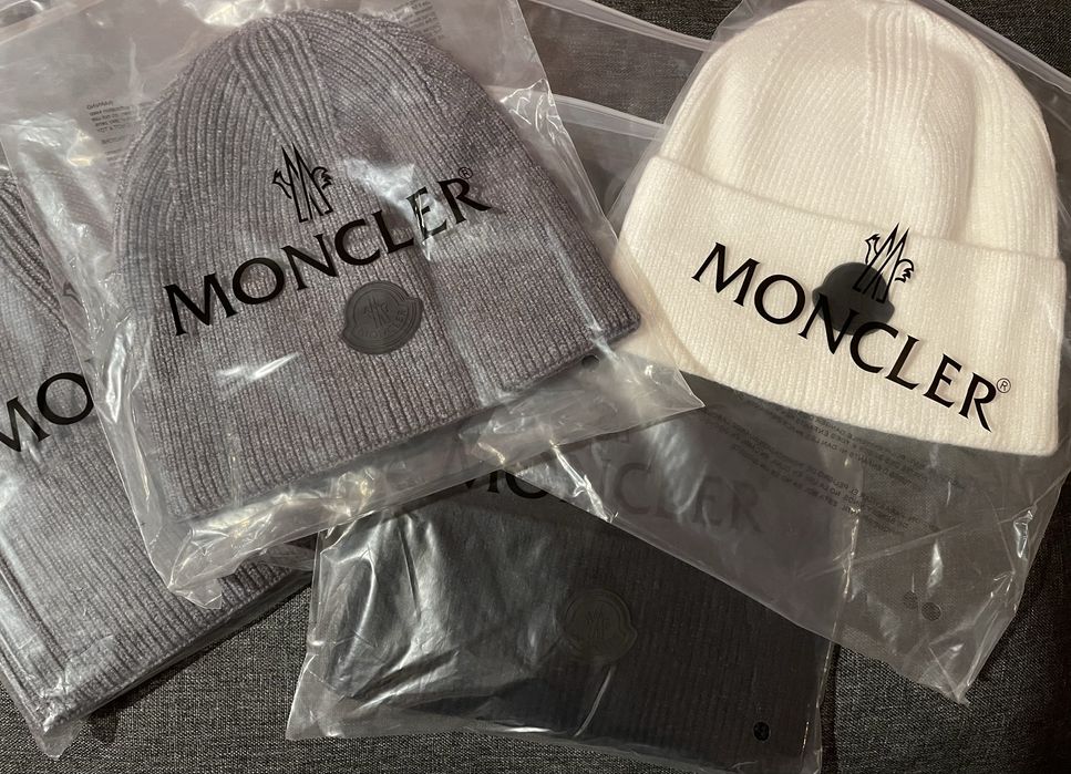 Шапка Moncler жіноча