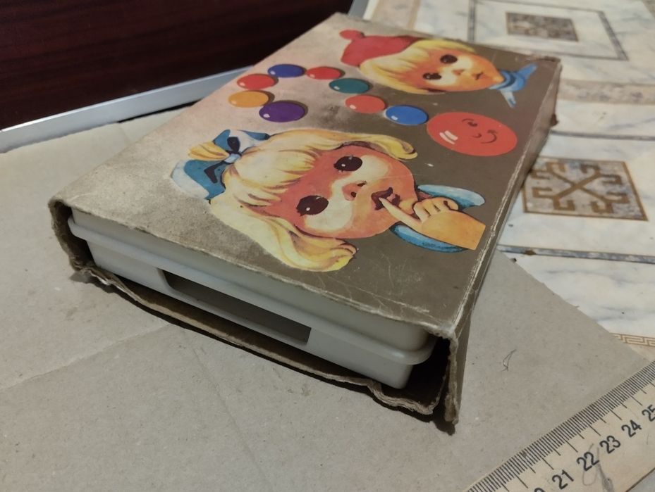 Детская игра. ,,Мини бильярд ". СССР. Коробка. Б/У. Состояние хорошее.