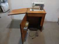 Máquina de costura com móvel Singer
