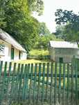 Продаж будинку з надвірними спорудами