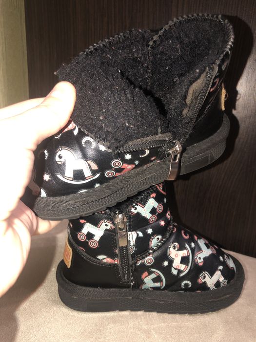 Тепленькі сапожки для дівчинки