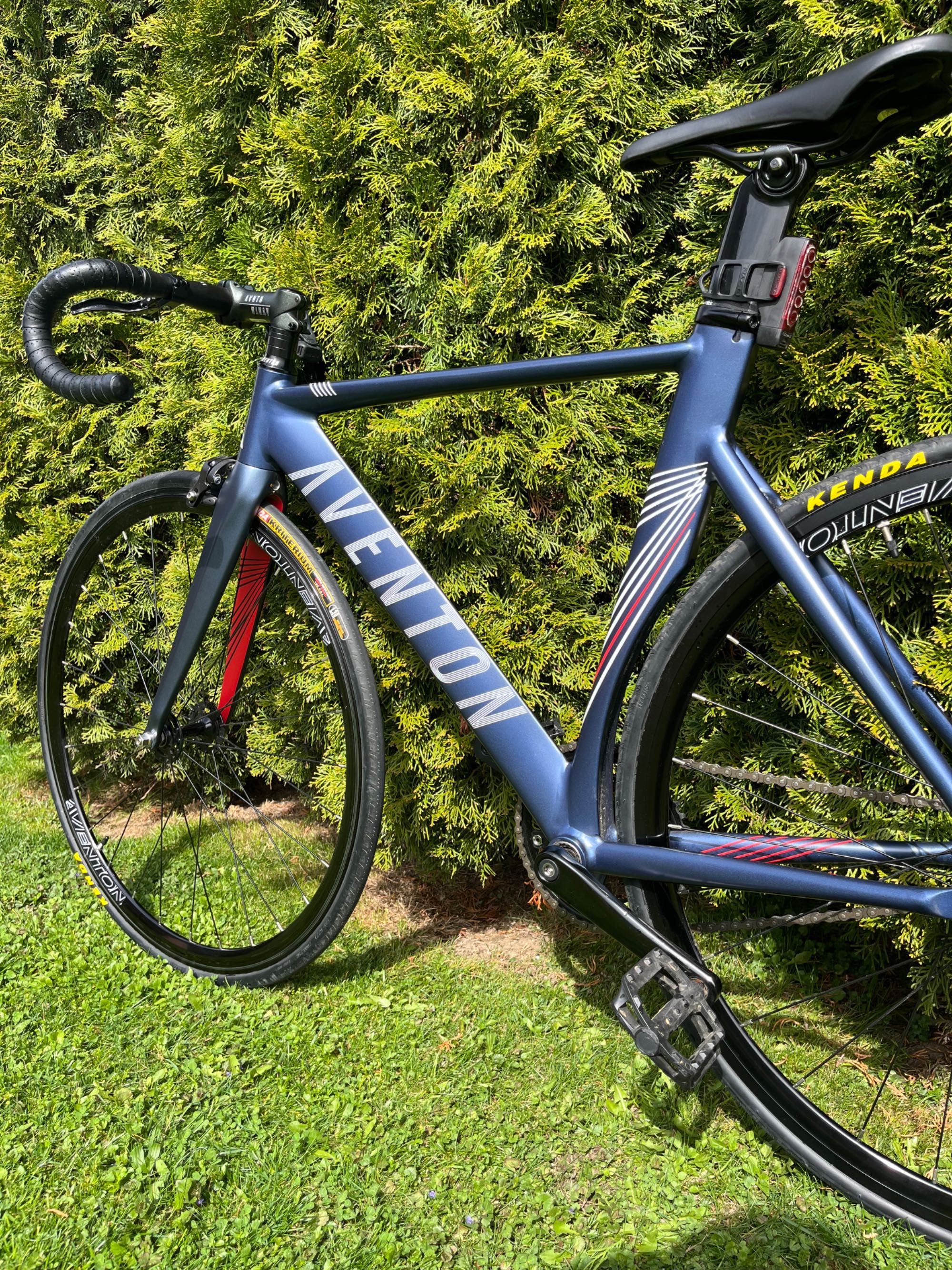 Rower ostre koło fixie Aventon Mataro 48