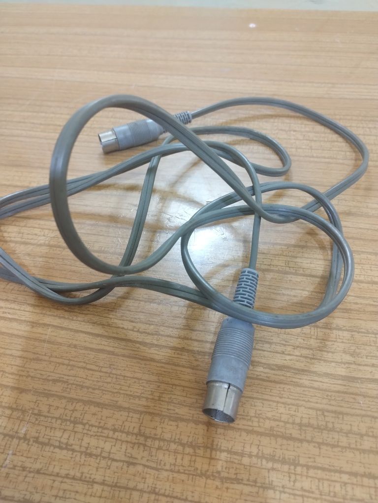 Kabel din unitra przewód z epoki mono