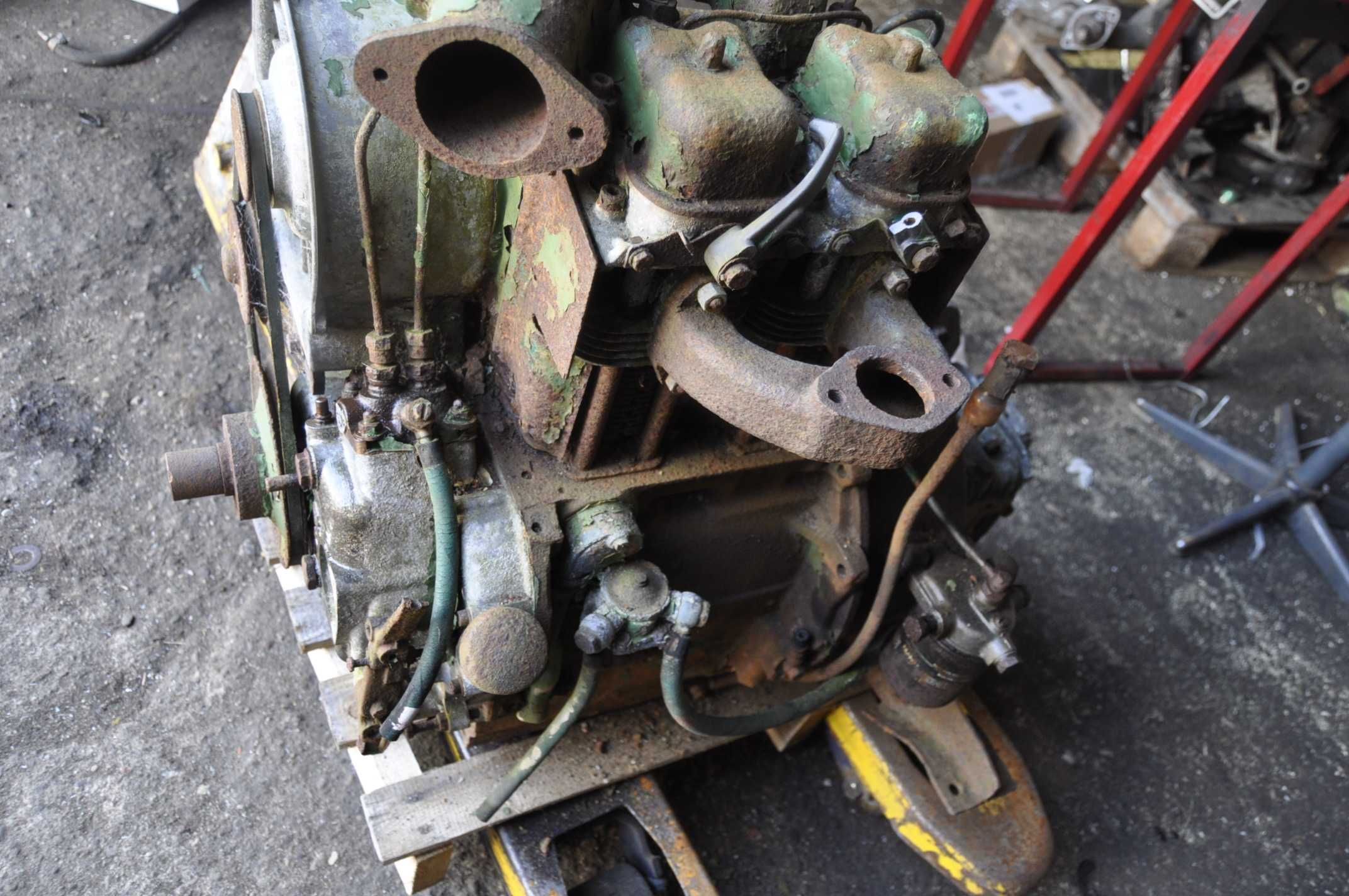 Stary silnik deutz 2 cylindry z przekładnią hBW 10-2R z łódki