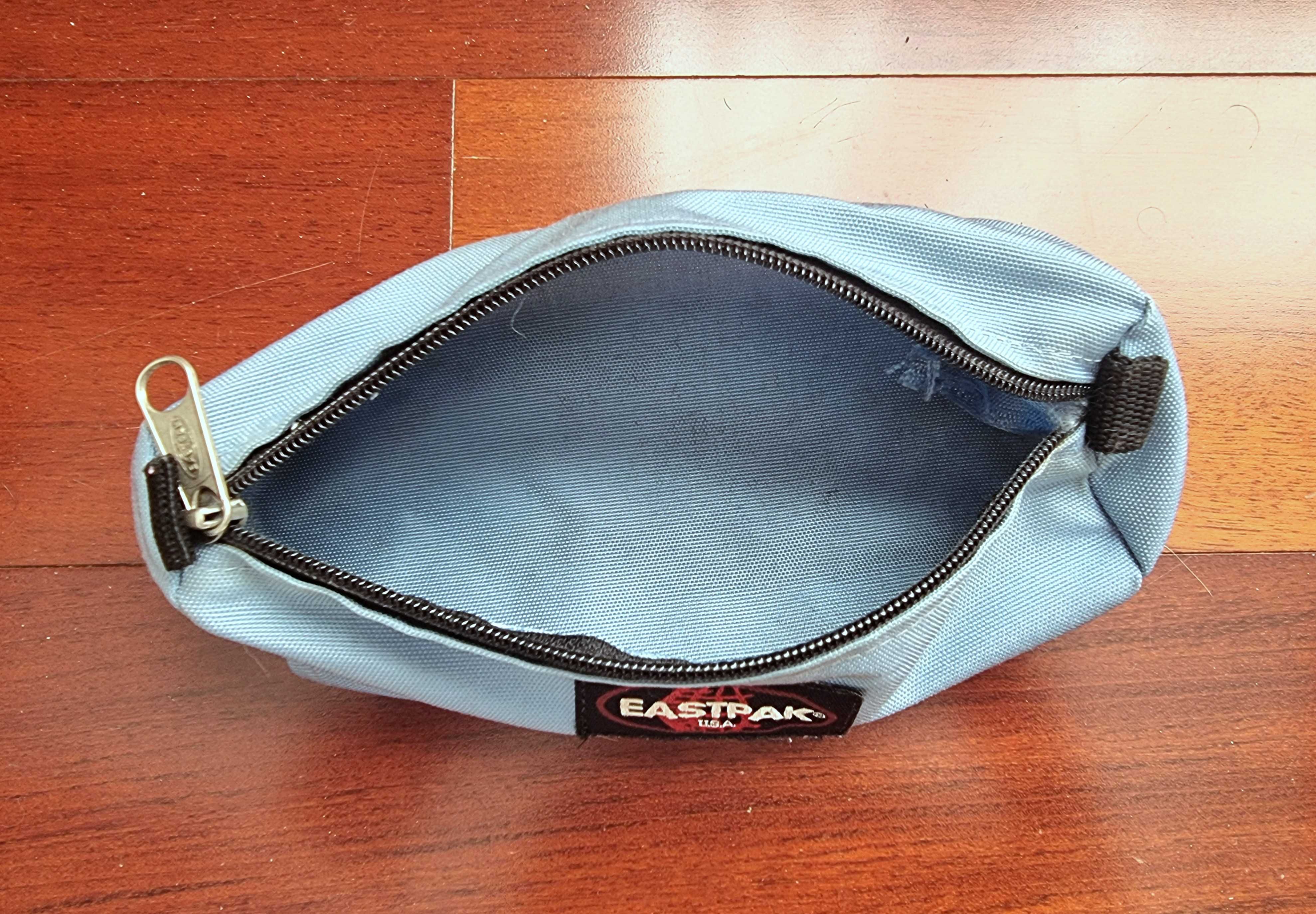 Estojo azul Eastpak