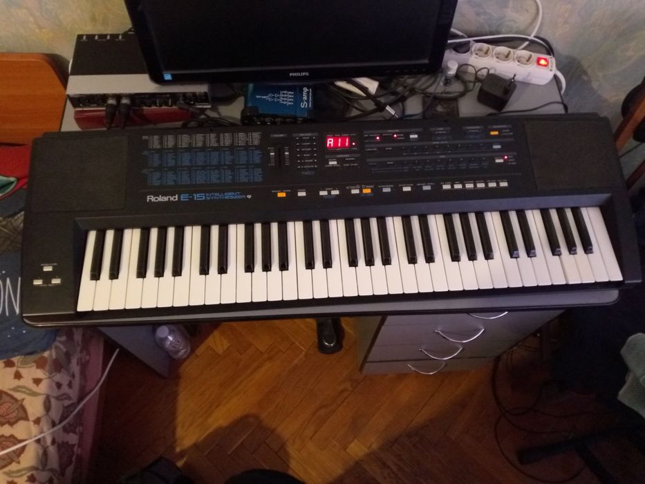 Roland E-15 самограй з динаміками