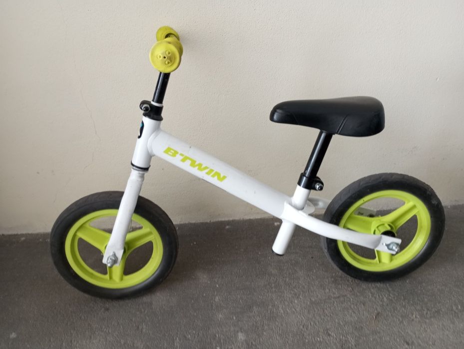 Bicicleta de aprendizagem criança