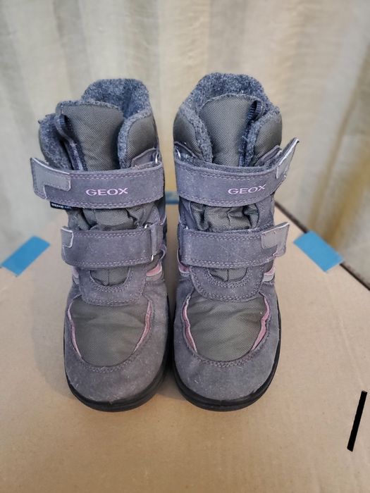 Продам зимові дівчачі чобітки Geox