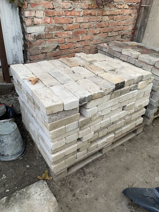 Продам кирпіч в гарному стані