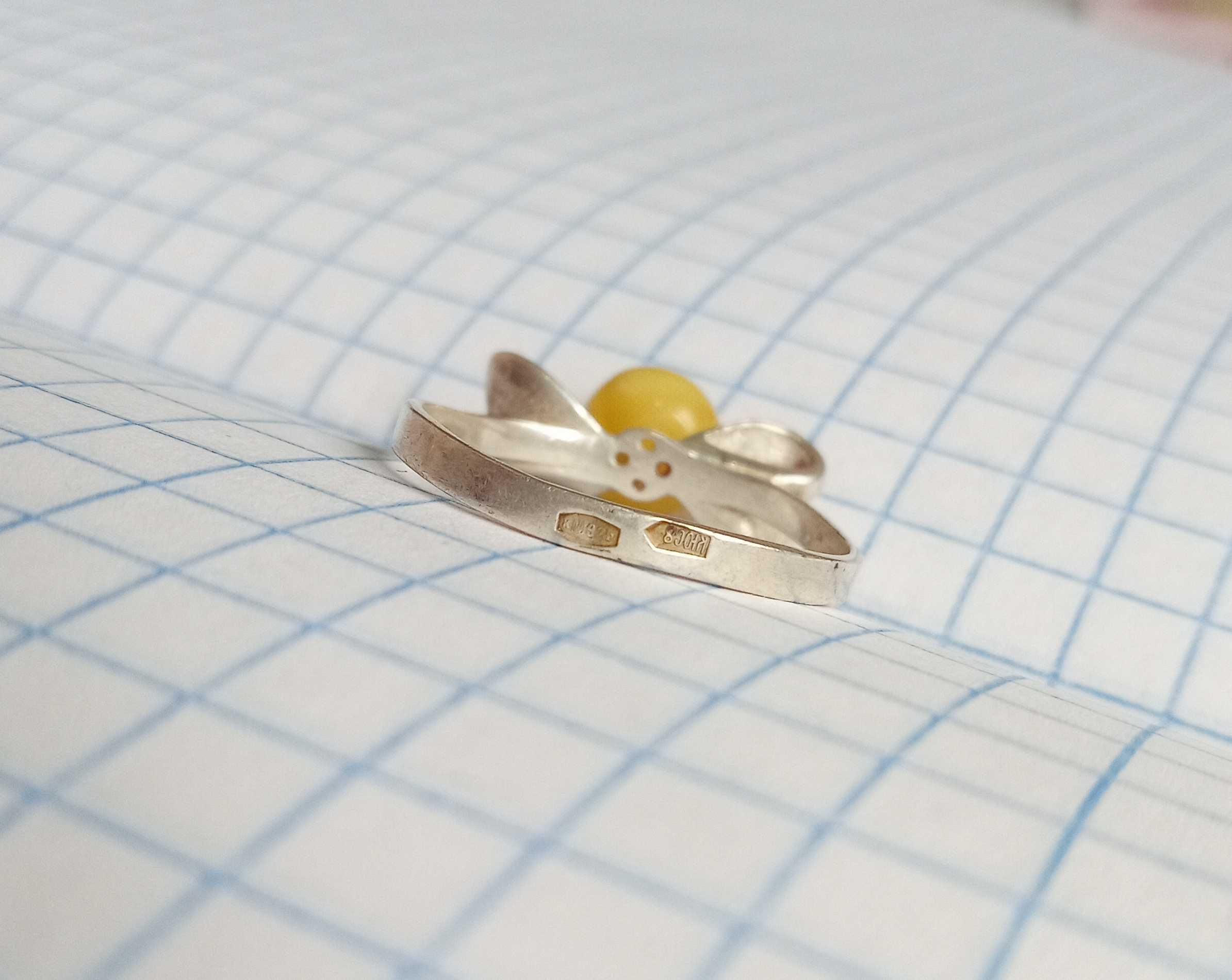 Кільце кольцо срібло 925 проба, янтарь  бурштин натуральний. розмір 17