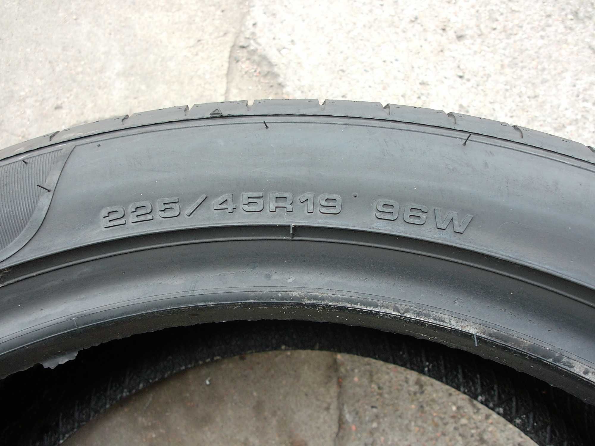 Sava Intensa UHP2 225/45/19 96W z 2022r lato