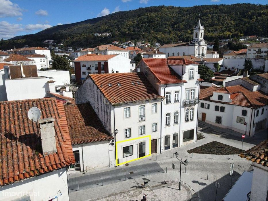 Loja para arrendamento no centro da Lousã!