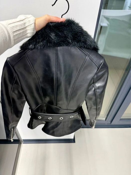 Kurtka Guess ramoneska z szerokim paskiem r. XS/34 czarna z futerkiem