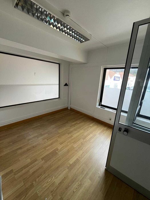 Arrendamento de escritório na Rua Heitor Bernardo Botado