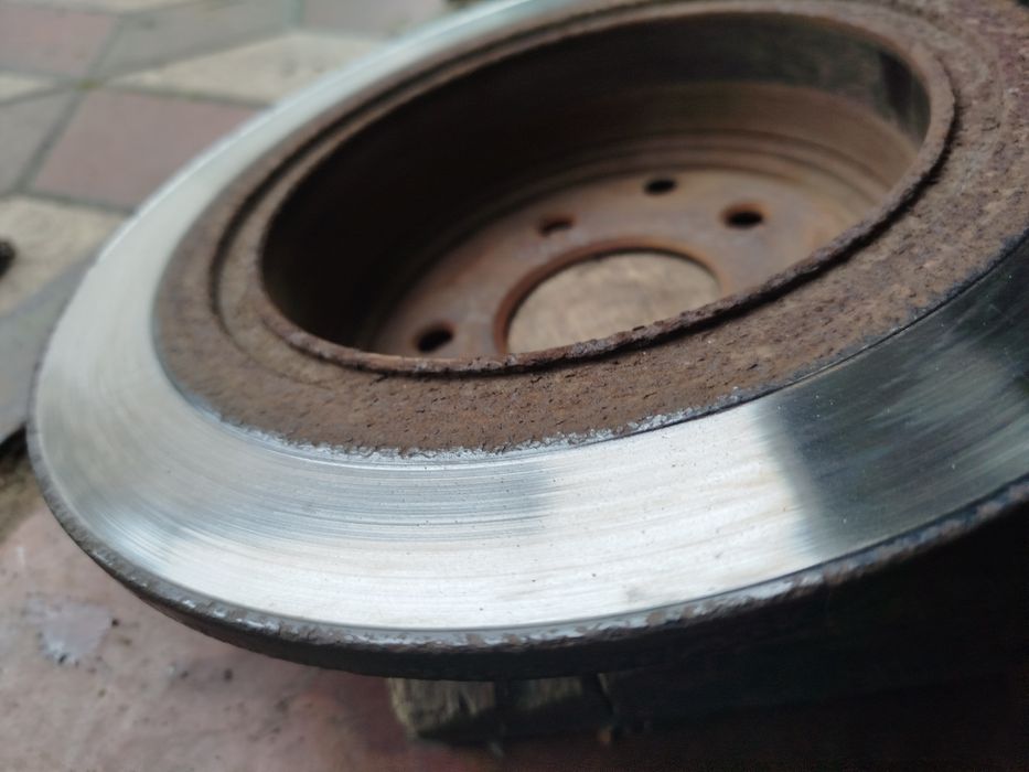 Диски тормозні задні Ніссан кашкай 1.6 бензин 2011 рік.Ціна за штуку.