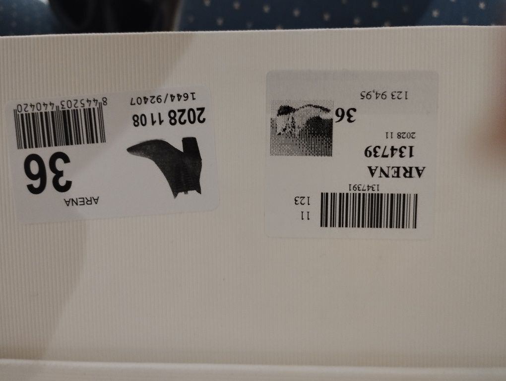 Botins em camurça (pele) bege, marca Alpe. Tamanho 36.