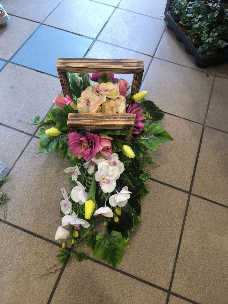 Kompozycje nagrobne, stroiki wiosenne