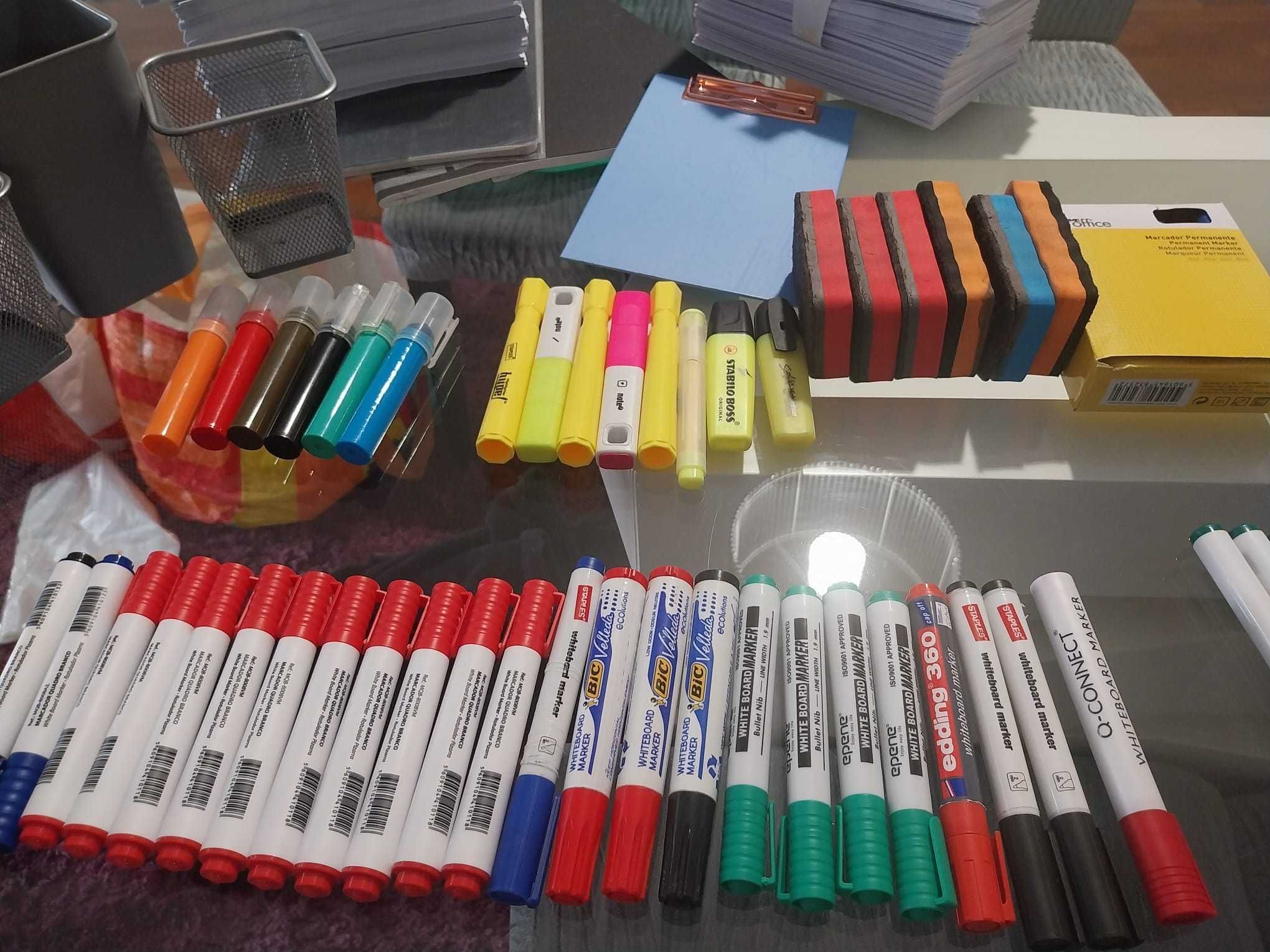 Diferente material de escritório (por usar)