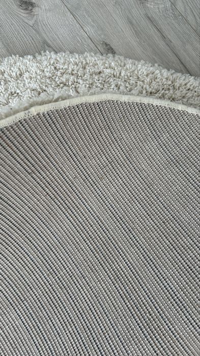 Круглий високоворсовий килим