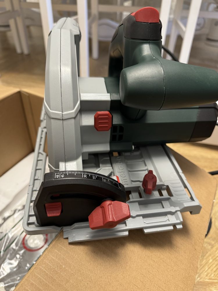 Нова Ручна циркулярна дискова пила Metabo KS66FS