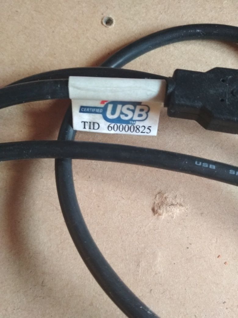 Шнурки USB для комп'ютерної техніки та телефону