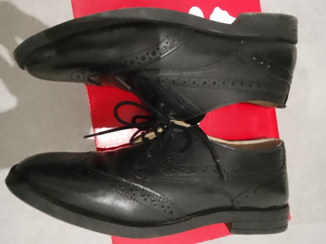 Eleganckie buty chłopięce r37 czarne komunia