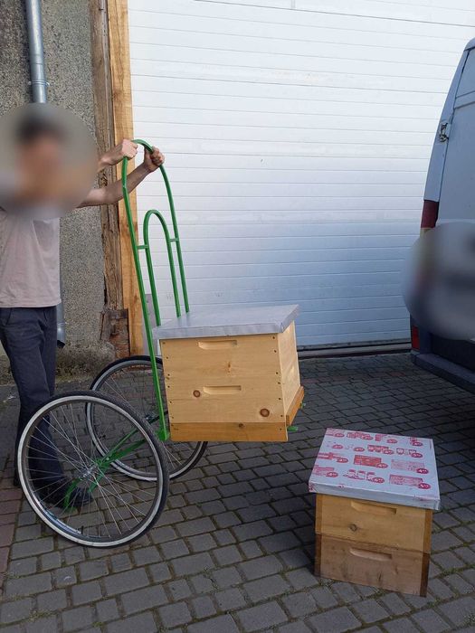 Wózek pasieczny do załadunku uli i nie tylko, Ul, pszczoły, miód