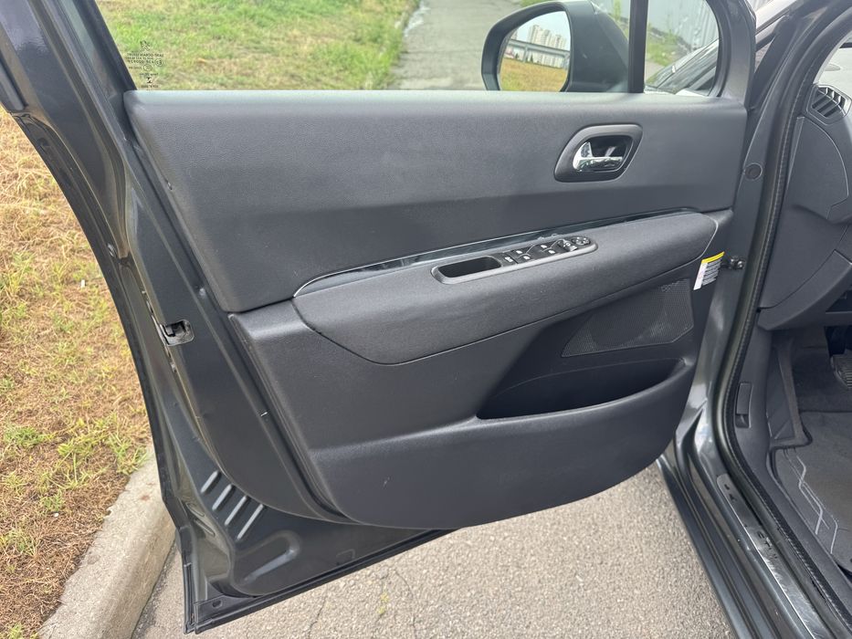 Peugeot 5008 1.6 tph з Швейцарії