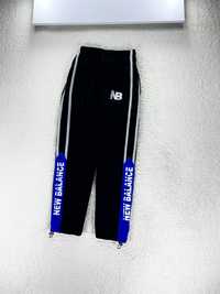 Нейлоновые штаны New Balance на утяжках big logo nsw swoosh