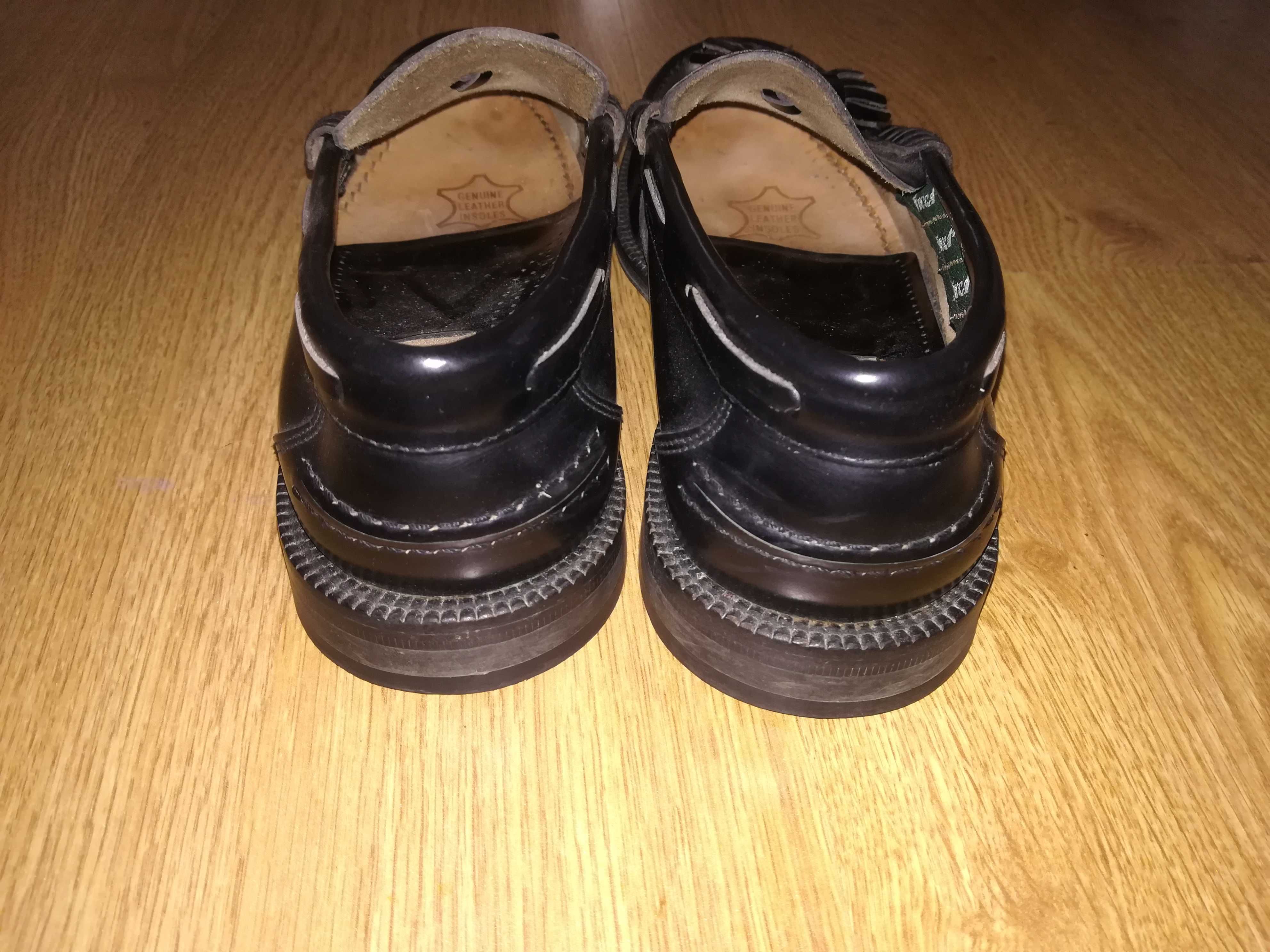 Sapatos pretos berloques Yucca - Nº 38