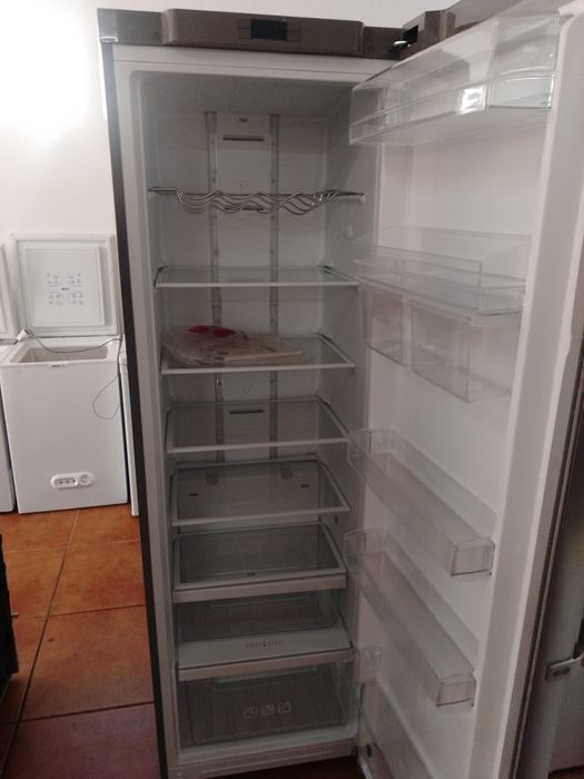 Frigorífico Espaçoso HOOVER  no frost (Igual a Novo)