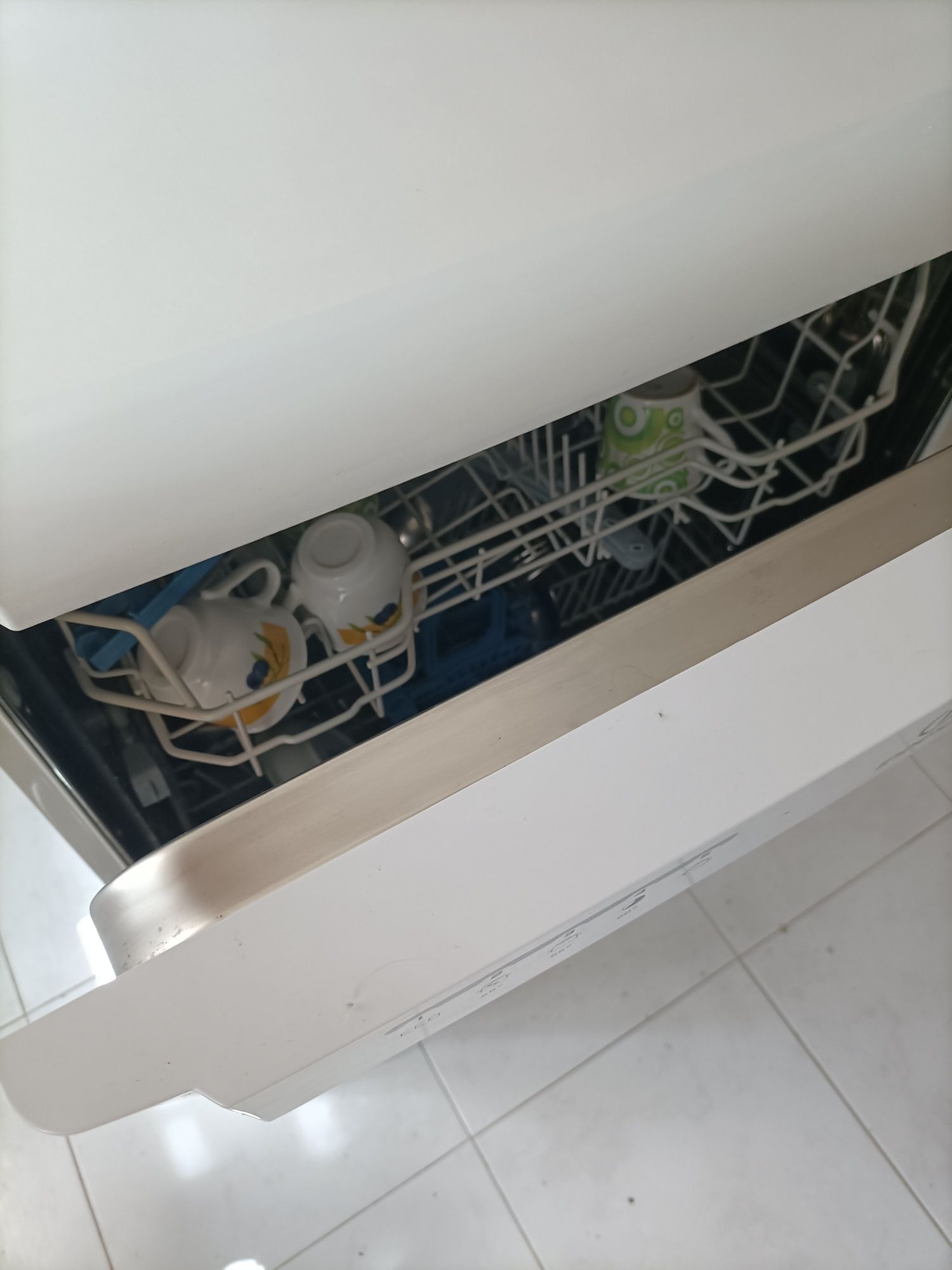 Maquina lavar loiça muito bom estado.