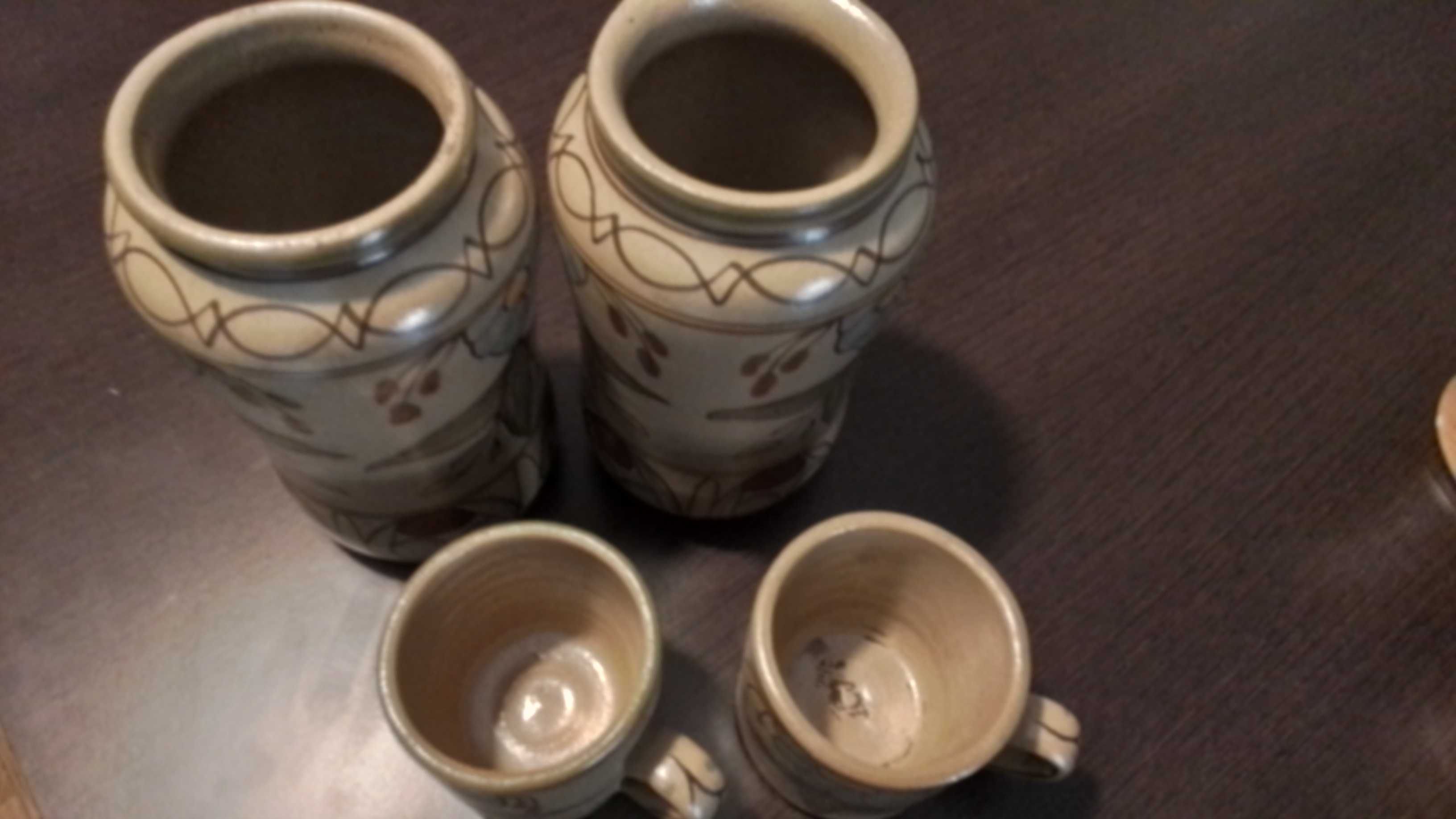 Jarras e canecas de artesanato do Algarve e outros