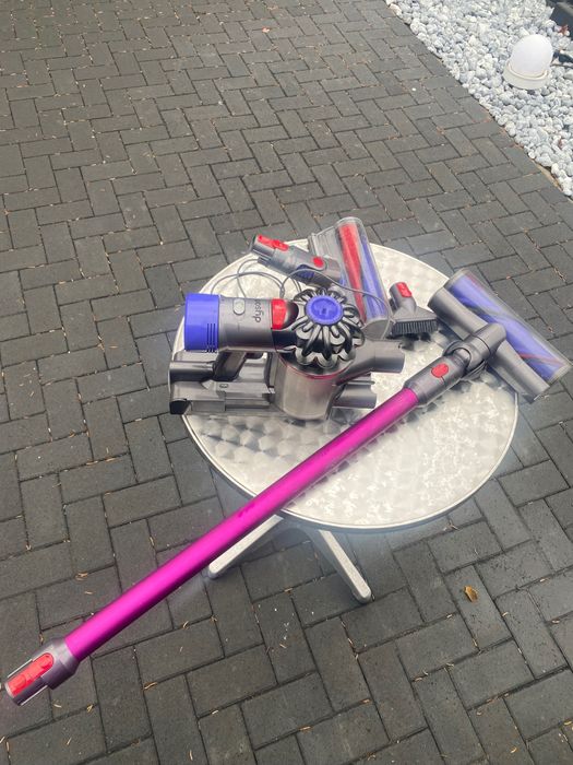 Dyson v8 пилосос бв