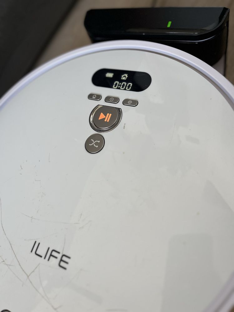 Robot ILIFE V8 plus