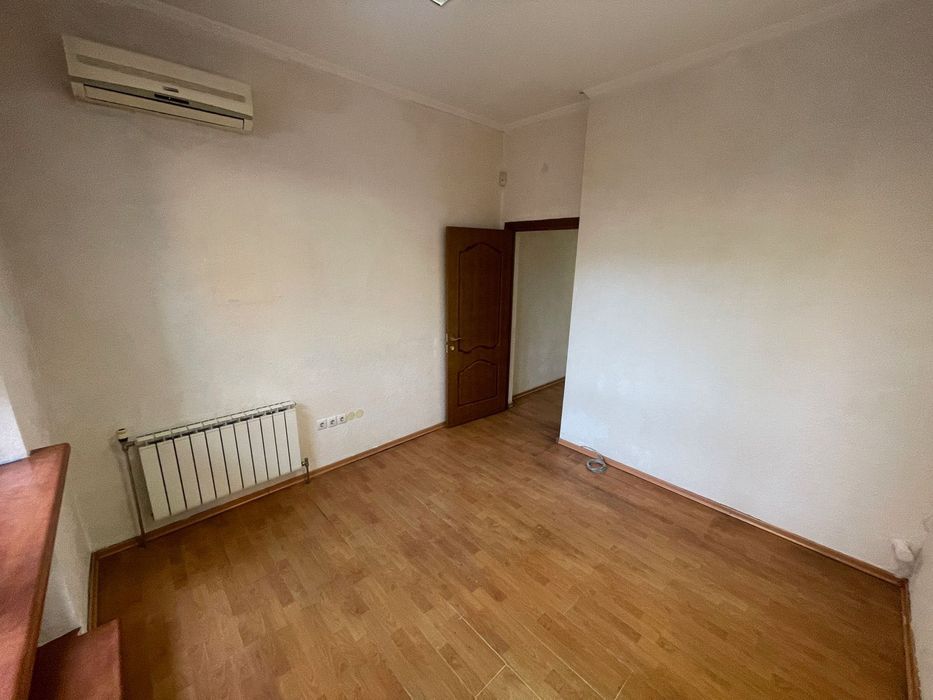 Продаю квартиру Шота Руставелі 44 2к центр 86 кв.м.
