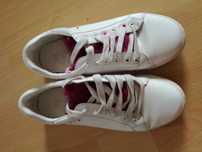 Buty typu adidasy białe z ozdobnym futerkiem
