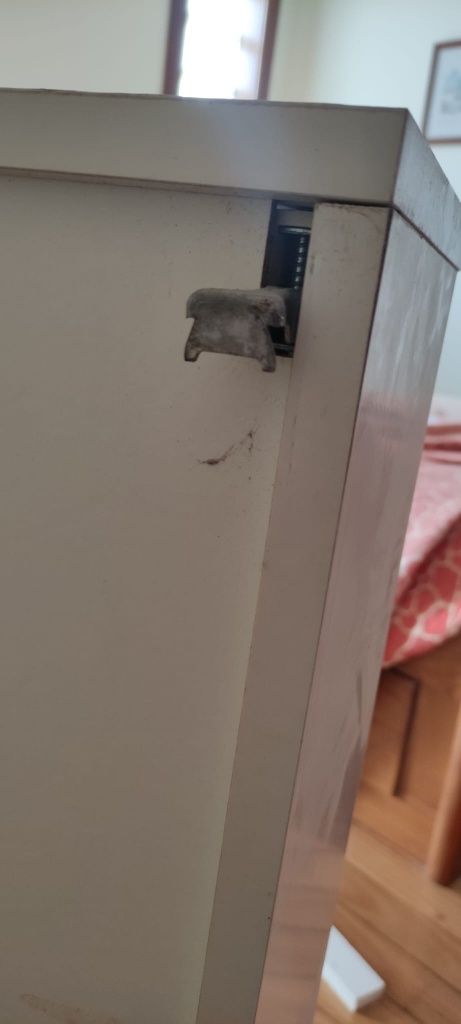 Espelho de casa de banho com arrumação