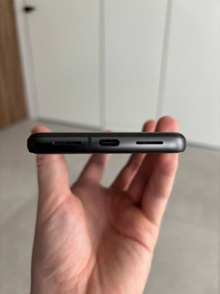 Google Pixel 8 8/128 Obsidian Neverlock (Global Version)
