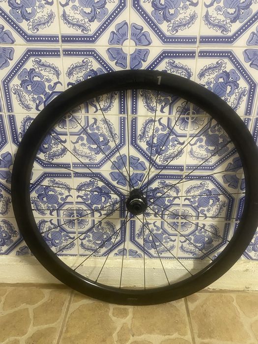 Roda diantira giant Slr1 tubeless